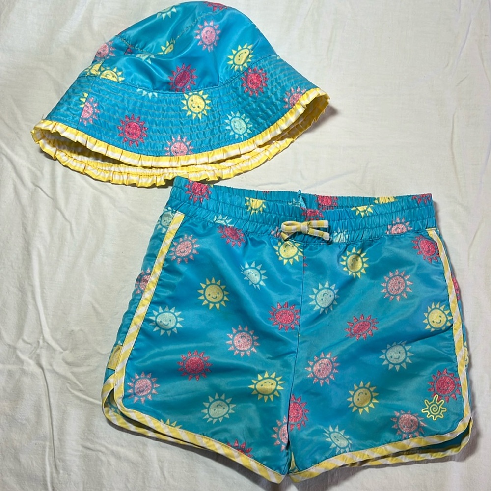 Size 7 UV Skinz sun hat and shorts bundle